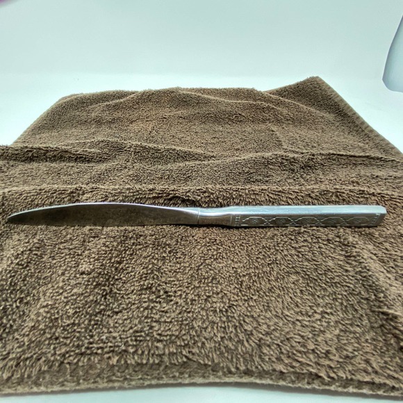 2 (Two) Distinction Lisbon Stainless Oneida 9 1/4" - Picture 5 of 5